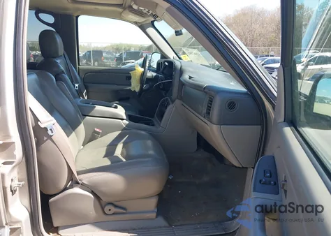 2004 Chevrolet Tahoe Ls z USA, uszkodzony, nr VIN 1GNEC13Z54J225101